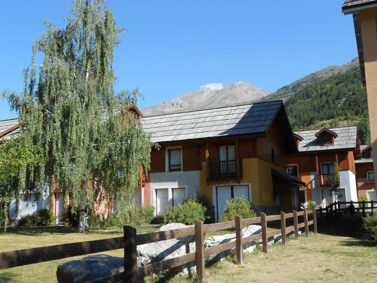Les Chalets Du Jardin Alpin La Salle-les-Alpes Exterior photo